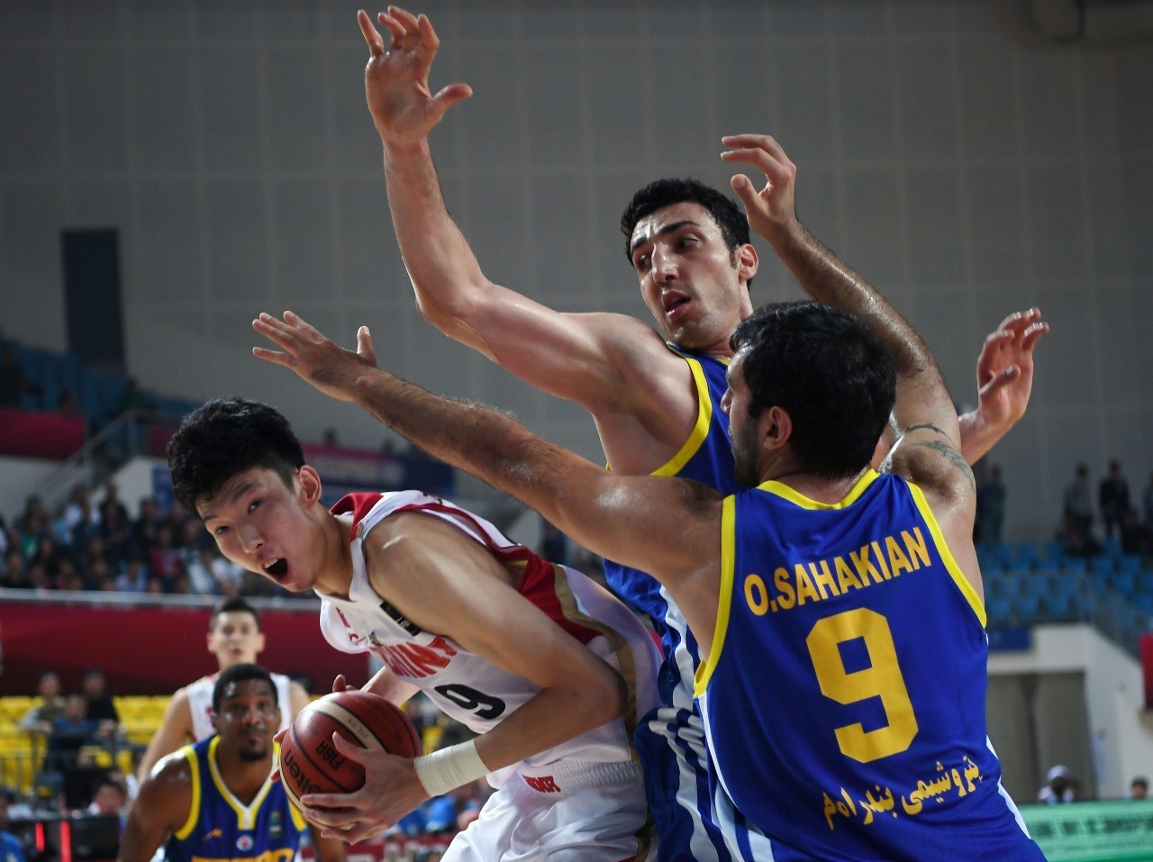 英雄联盟赔率-包含丹佛掘金迎亚冠关键赛，今晨篮板制胜，赛场秩序良好，临场指挥获称赞的词条