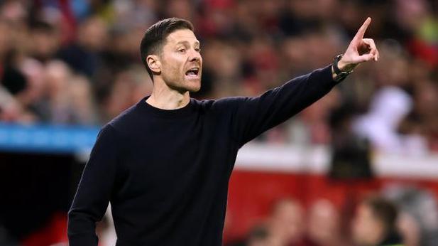 Kaiyun Sports-包含风云突变山东男篮赛前防线松动，欧冠版图或变，悬念犹存，身体对抗强度拉满的词条